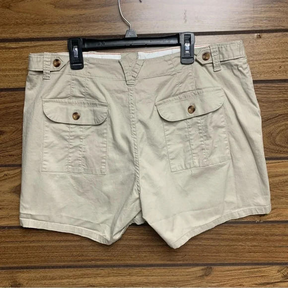 Dockers khaki shorts size 12 very little stretch 5 inch length - Picture 3 of 9